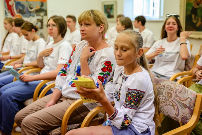 Letovanje 50 ukrajinskih otrok in mladih v Sloveniji je eden od štirih aktualnih projektov Slovenske karitas, ki jih sofinancira zunanje ministrstvo v skupni vrednosti 700.000 evrov. FOTO: Črt Piksi