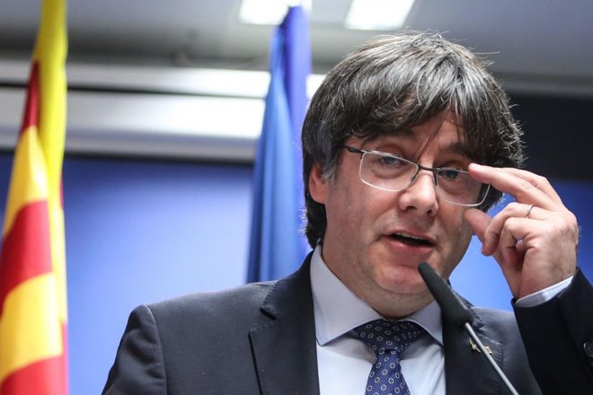 Puigdemont je po danes objavljeni odločitvi na twitterju že napovedal pritožbo. »To še ni končano, prav nasprotno. Pritožbo bomo vložili pri Sodišču EU in do konca branili svoje temeljne pravice /.../ zdaj smo pripravljeni iti do konca,« je zapisal. FOTO: Delo