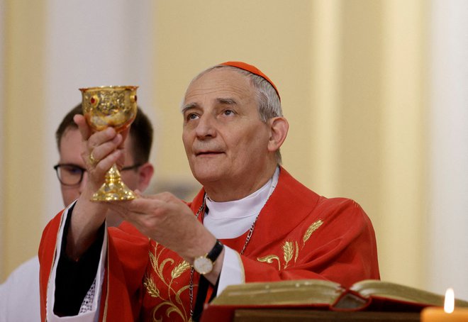 Kardinal in papežev odposlanec Matteo Zuppi med vodenjem maše v Moskvi konec junija FOTO: Maxim Shemetov/Reuters