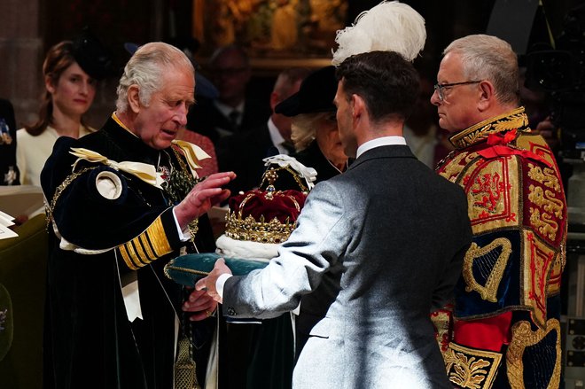 Krona kralja Jakoba V. je najstarejši kronski dragulj. FOTO: Jane Barlow/ AFP