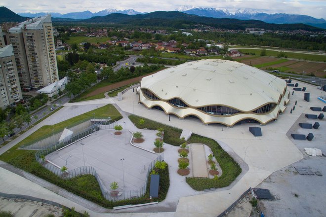 Rolkarski park so v Stožicah začeli graditi že leta 2020, letos pa naj bi ga končno tudi dokončali. FOTO: MOL