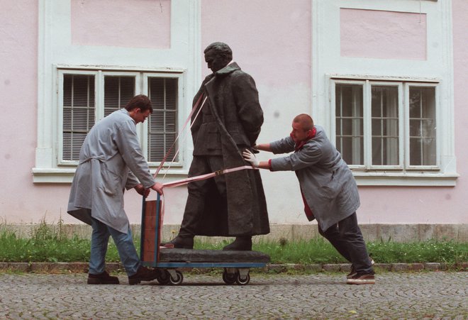 Mnogi tisti, ki zdaj tulijo, kakšne grozne krivice jim je povzročal socializem, so imeli svoje hiše in stanovanja, številni tudi vikende tako na morju kot tudi v že takrat precej snobovski Kranjski Gori, deležni so bili brezplačnega zdravstva in izobraževanj ... FOTO: Igor Modic