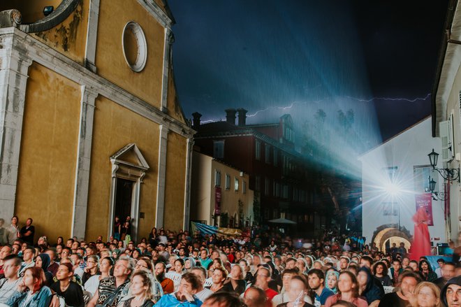 Filmski spored v Motovunu bo odprl Kaurismäkijev Odpadlo listje, na Petehovcu pa italijanska distopija Suša. FOTO: Motovunski filmski festival