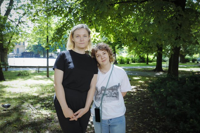 Kustosinji na podlagi izkušenj posameznic, ki so jih prizadele vojne, raziskujeta kolonialne odnose. FOTO: Jože Suhadolnik