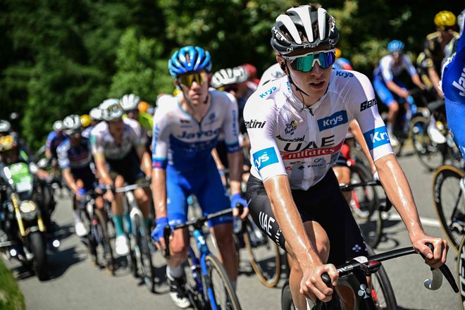 Tadej Pogačar je v zaključku 9. etape pokazal, kdo je ta čas najmočnejši v klanec. FOTO: Marco Bertorello/AFP