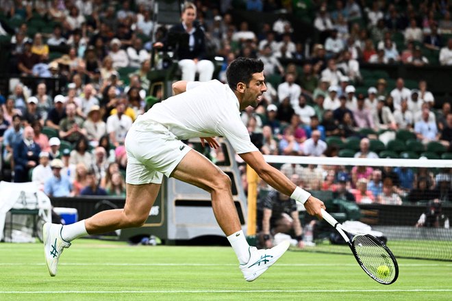 Novak Đoković še ni dokončal dela v osmini finala. FOTO: Sebastien Bozon/AFP