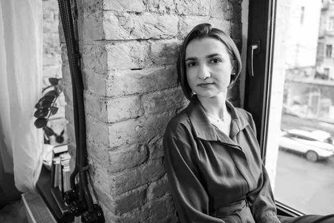 »Viktorija ne bo več napisala nobene knjige, ne bo organizirala literarnega festivala, naša odgovornost je, da njena dela in dela vseh drugih ter vse, za kar so se zavzemali, živijo naprej,« je povedala Tetjana Teren, izvršna direktorica ukrajinskega Pena. FOTO: Anastasija Mantač