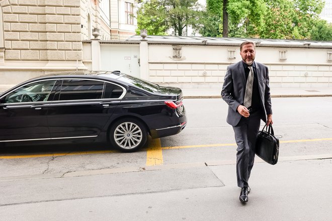 Minister za finance Klemen Boštjančič pravi, da so na vladi soglasno potrdili razrez proračuna. FOTO: Črt Piksi