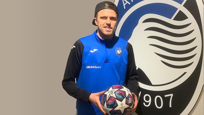 Josip Iličić je bil učinkovit tudi v ligi prvakov. Bolnišnici v Bergamu je denimo podaril žogo, s katero je zabil štiri gole na tekmi v Valencii marca 2020. FOTO: Atalanta