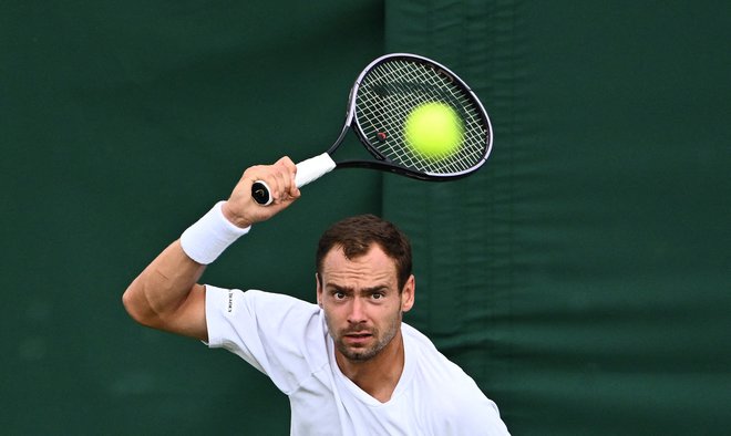 Roman Safjulin je postal prava senzacija v Wimbledonu. FOTO: Sebastien Bozon/AFP
