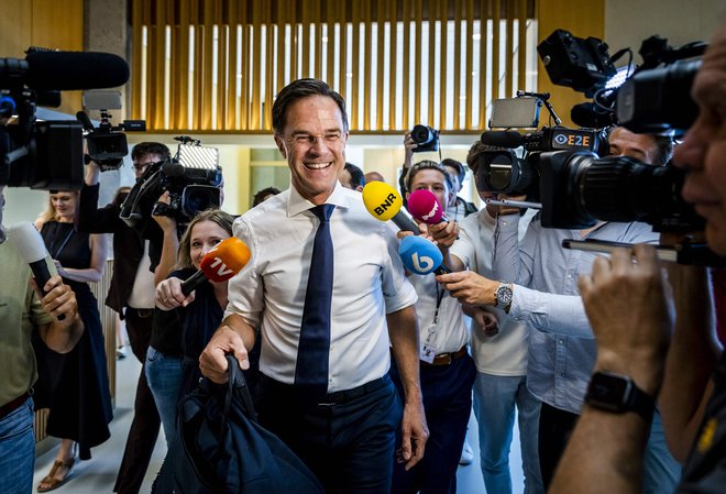 Mark Rutte je nekaj dni po razpadu njegove četrte vlade presenetil z napovedjo svojega umika iz politike. FOTO Remko De Waal/Afp