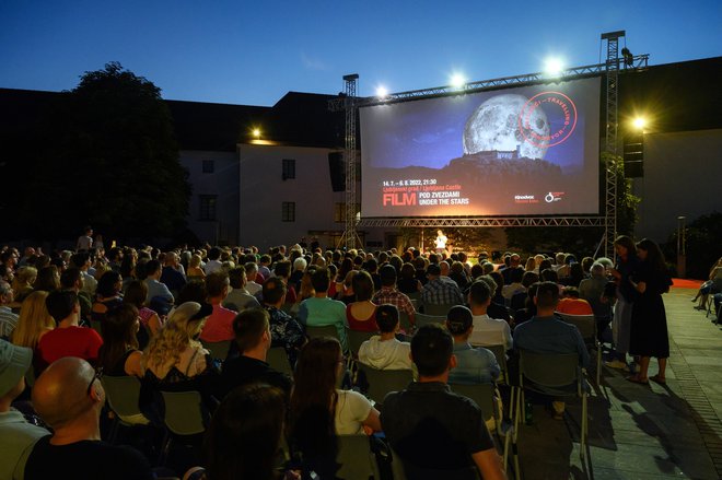 Poleti na Ljubljanskem gradu ponoči zasijejo tudi filmske zvezde.

FOTO: Domen Pal