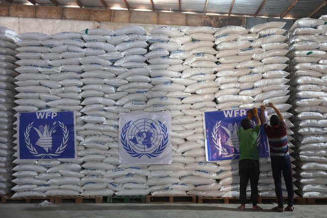 Prekinitev dostave humanitarne pomoči bi lahko ogrozila več milijonov ljudi. FOTO: Omar Haj Kadour/AFP