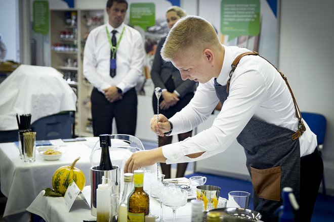 Anže Zdešar se bo jeseni udeležil tekmovanja EuroSkills (v strežbi), ki je največje evropsko tekmovanje v poklicnih spretnostih mladih profesionalcev. FOTO: Ana Kovač