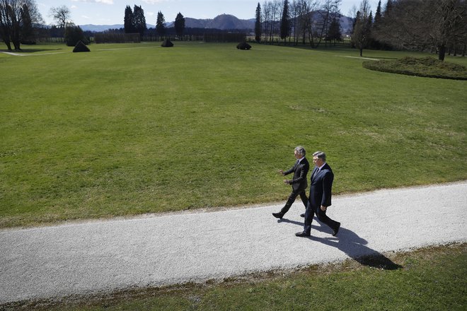 Hrvaški premier Andrej Plenković in predsednik vlade Robert Golob marca letos med delovnim obiskom na Brdu pri Kranju. FOTO: Leon Vidic/Delo