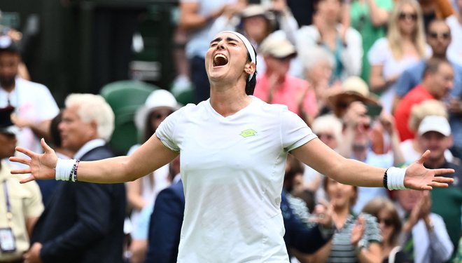 Ons Jabeur se je pobovno uvrstila v finale Wimbledona. FOTO: Sebastien Bozon/AFP