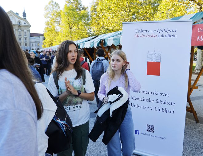 Tjaša Redek z obsežno študijo opozarja, da je med uspešno zaključenimi terciarnimi izobraževanji v Sloveniji skoraj dve tretjini žensk, medtem ko je povprečje v EU okoli 50 odstotkov. FOTO: Jože Suhadolnik/Delo