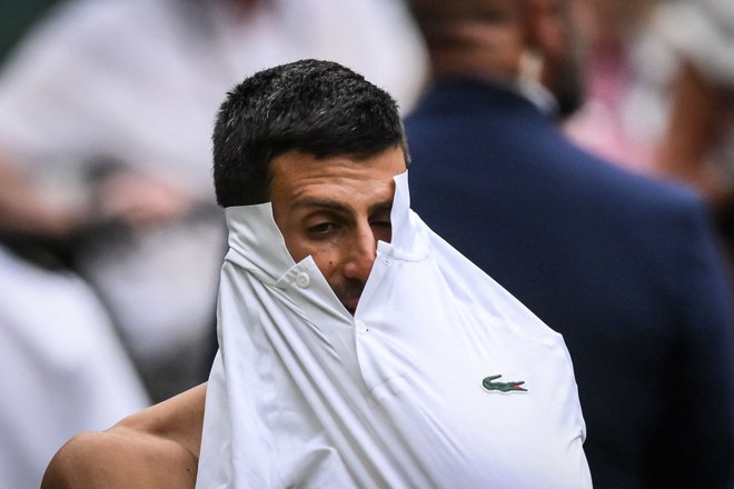 Srbski teniški as Novak Đoković na treningih ni dovolj sproščen, ker ima preveč »gledalcev«. FOTO: Daniel Leal/AFP