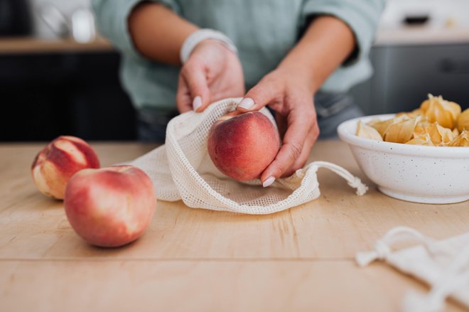 Ozaveščanje o rokih uporabnosti živil lahko pripomore k manj odpadne hrane. FOTO: Pexels