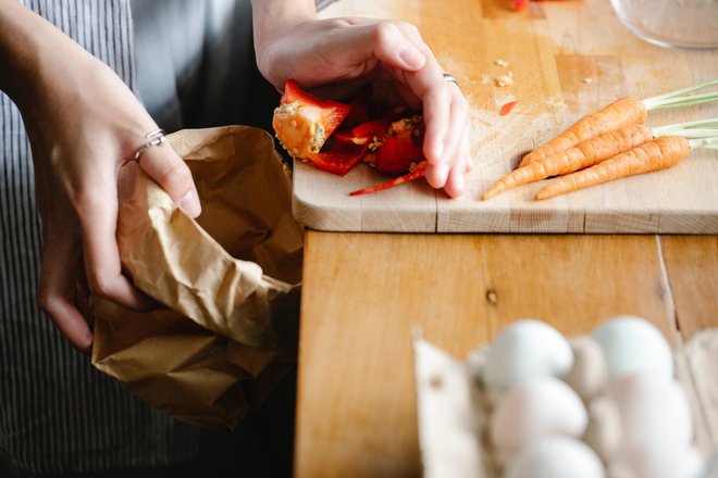 Gospodinjstva odvržejo največ hrane. FOTO: Pexels