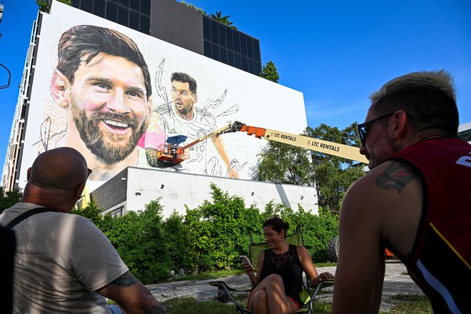 V Miamiju je že nastal grafit z Messijevo podovo. FOTO: Chandan Khanna/AFP