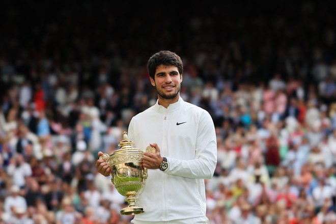 Pri dvajsetih letih se Španec veseli premierne wimbledonske lovorike. FOTO: Adrian Dennis/AFP