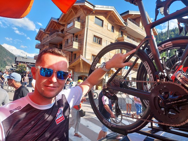 Boštjan Kavčnik je nekoč za Pogačarjeva kolesa skrbel pri Rogu, zdaj pri ekipi UAE. FOTO: Miha Hočevar