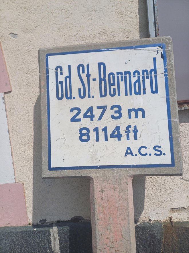 Na prelazu Veliki sveti Bernard komaj zaznaš, da si prečkal mejo. FOTO: Dragan Egelič