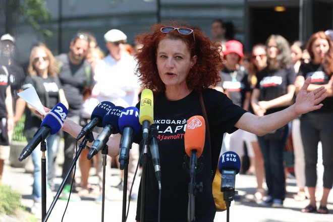 S Kolektivnim dogovorom je RTV Slovenija izključujoča socialni dialog in soupravljanje dobila tudi črno na belem, sta zapisali Helena Milinković (na fotografiji) in Alenka Potočnik. FOTO: Črt Piksi/Delo