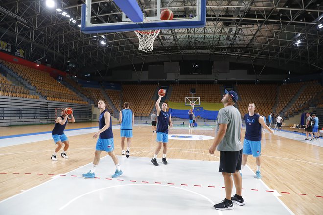 Na letošnjem tekmovanju bo Slovenija v predtekmovanju igrala v skupini F, prva tekma jo 26. avgusta čaka z Venezuelo, 28. avgusta bo igrala z Gruzijo in 30. avgusta še z Zelenortskimi otoki. FOTO: Leon Vidic