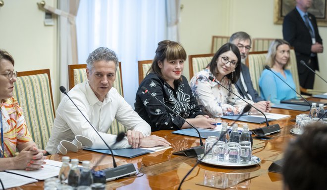 Premier Robert Golob je izrazil optimizem, da bodo ustrezne sistemske spremembe sistemske izvedene »v naslednjih mesecih, mogoče letu dni«. FOTO: Jože Suhadolnik/Delo