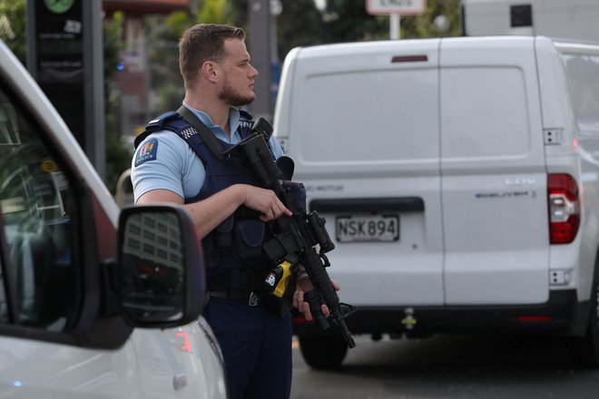 V streljanju je bil ranjen policist, čigar stanje je stabilno. FOTO: Nathan Frandino/Reuters