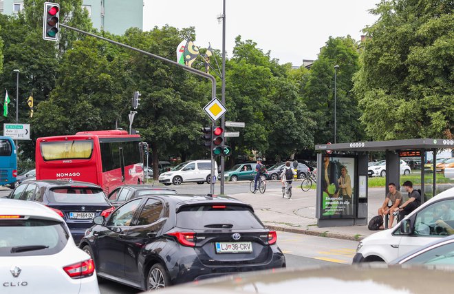 Zgodilo se je v tem križišče Vilharjeve in Šmartinske ulice. FOTO: Matej Družnik/Delo