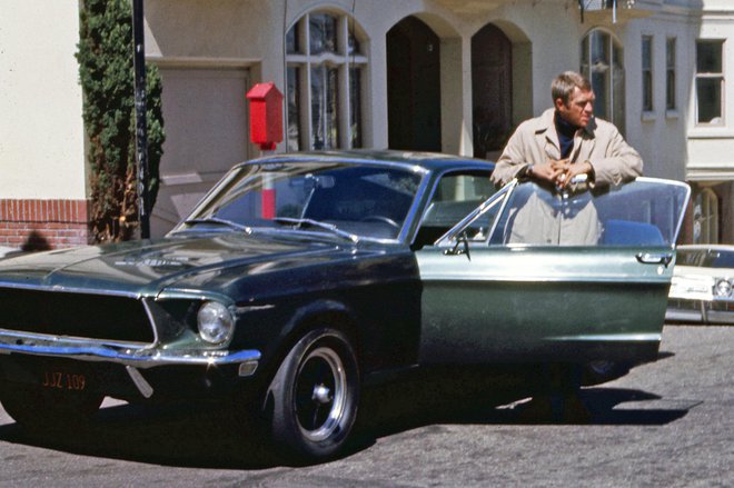 Steve McQueen kot detektiv Frank Bullitt ob fordu mustangu FOTO: promocijsko gradivo