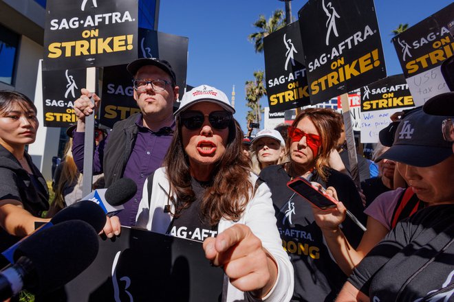 Predsednica sindikata Fran Drescher je postala osrednji obraz gibanja za pravičnejše pogoje dela v filmski industriji. FOTO: Reuters