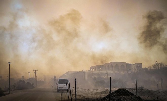 Gori že šest dni. FOTO: AFP