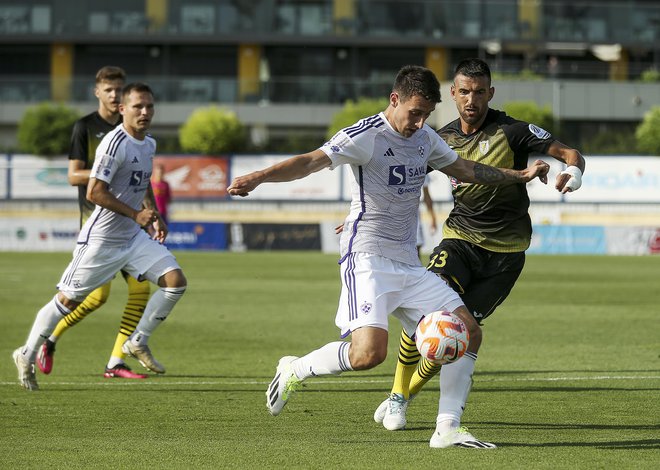 Arnel Jakupović je zabil v Domžalah klasični »hattrick«. FOTO: Jože Suhadolnik