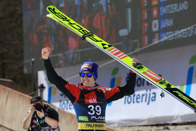 Stefan Kraft je doslej v svetovnem pokalu nanizal že 30 zmag, nazadnje je vso konkurenco ugnal 1. aprila letos v Planici. FOTO: Borut Živulović/Reuters