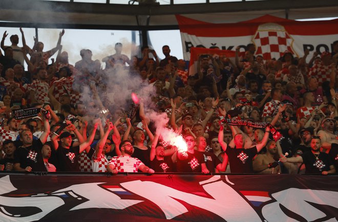 Hrvaška zveza bo morala zaradi neprimernega vedenja navijačev plačati visoko kazen. FOTO: Piroschka Van De Wouw/Reuters