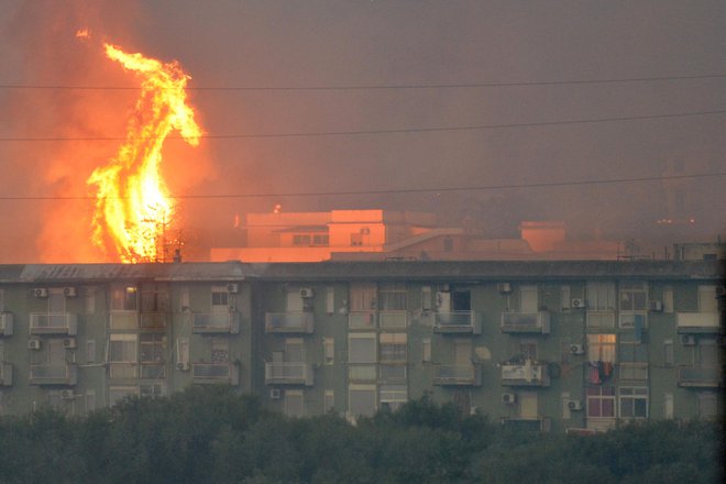 Izredne razmere v Italiji veljajo na skoraj celotnem jugu države, na Siciliji (na fotografiji okolica Palerma), v Kalabriji in Apuliji. FOTO: Stringer/AFP