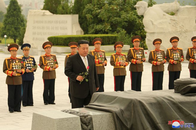 Severnokorejski voditelj Kim Džong Un med enim od dogodkov ob jubilejni obletnici premirja. FOTO: Reuters