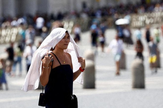 Od maja je bila povprečna globalna temperatura morske površine precej višja od prej opaženih vrednosti za ta letni čas, kar je prispevalo k izjemno toplemu juliju. FOTO: Remo Casilli/Reuters