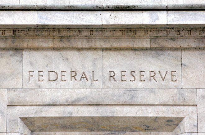 Ameriške zvezne rezerve (FED) so na zasedanju dne 26.7. dvignile ključno obrestno mero za 0,25 odstotne točke v območje 5,25 - 5,5 odstotka.

FOTO: Jason Reed Reuters