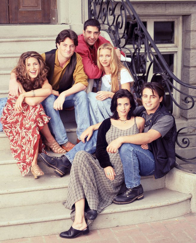 Igrala je Phoebe (tretja z desne), najbolj ekscentrično članico druščine v Prijateljih. FOTO: promocijsko gradivo