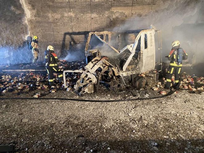 Že ob požaru je kazalo, da bo materialna škoda velikanska. FOTO: PGD Brezje