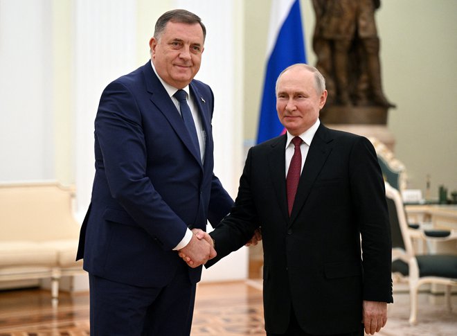 Milorad Dodik ves čas ruske agresije na Ukrajino odkrito podpira režim ruskega predsednika Vladimirja Putina, zato sankcije proti Dodikovim somišljenikom niso nobeno presenečenje. FOTO: Sputnik via Reuters