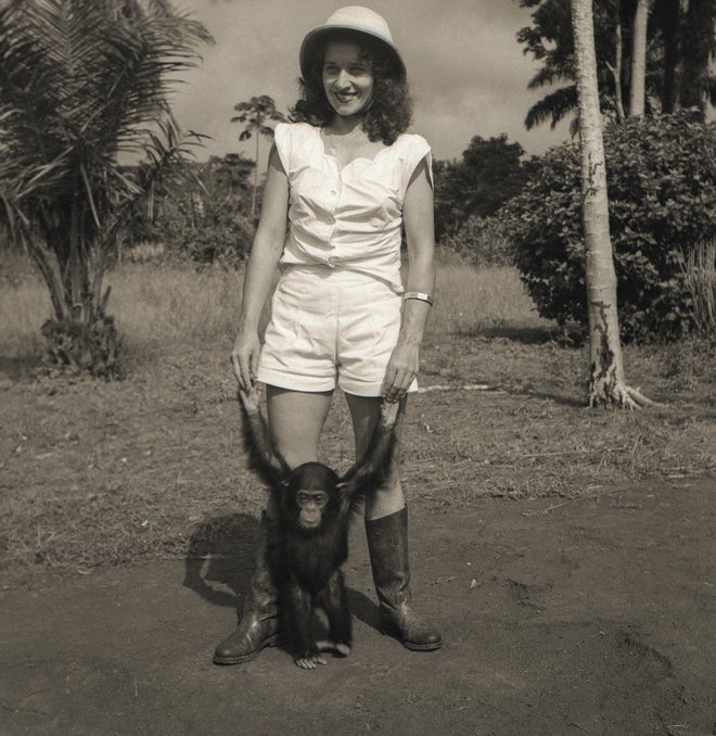 Že na fotografijah iz Afrike iz mladih let se Irena Foit kaže kot lepotica, pogosto je bila naličena, nosila je lepa oblačila in nakit. FOTO: Zbirka Afrika/ arhiv Muzeja Velenje