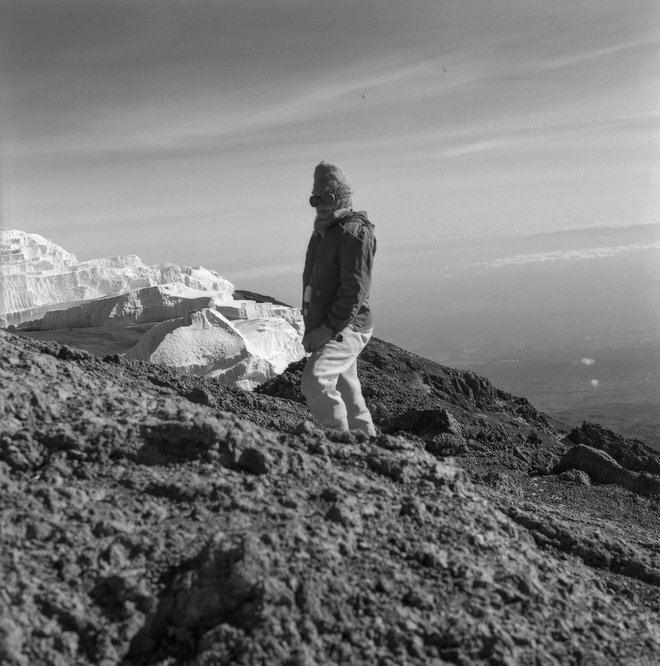 Na začetku 60. let je Irena Foit osvojila Kilimandžaro, njen mož pa se je kar visoko pod vrh povzpel na svoji prvi poti v Afriko. FOTO: Zbirka Afrika/ arhiv Muzeja Velenje