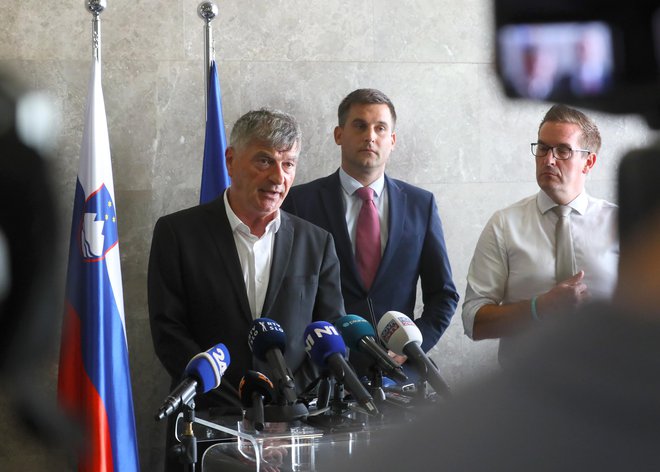 Ministrstvi za naravne vire in za obrambo napovedujeta hitrejše financiranje občin za sanacijo škode po neurjih. FOTO: Dejan Javornik