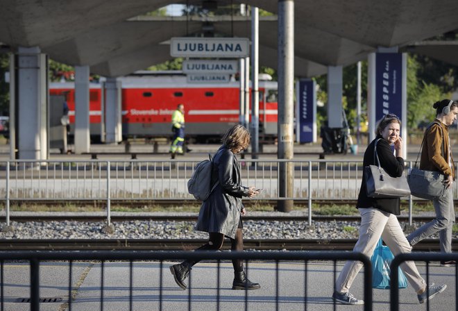 V ljubljanskih Mostah se je zgodila huda nesreča. FOTO: Jože Suhadolnik/Delo